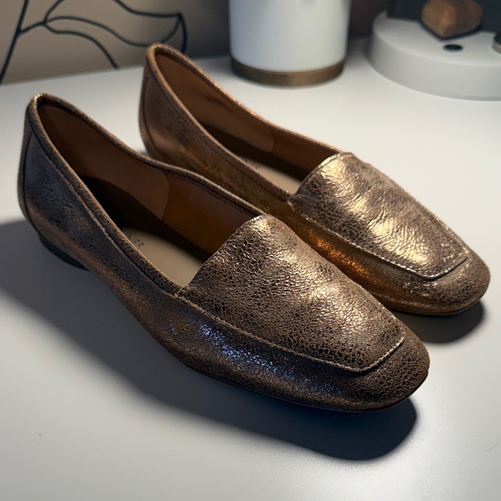 Donald Pliner Elegant Bronze Loafers for Women